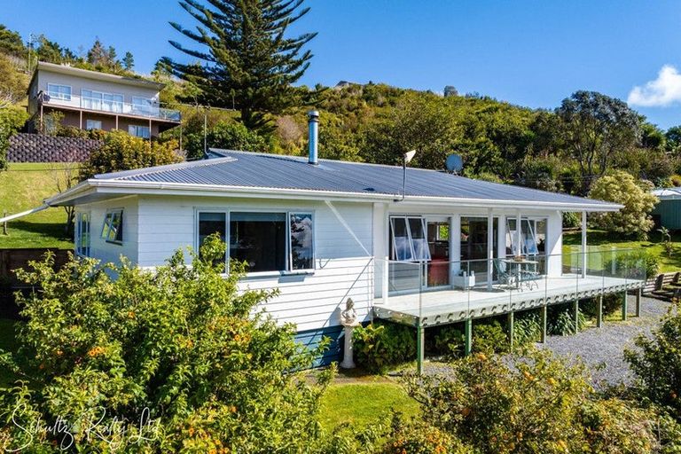 Photo of property in 2 Cliff Street, Pahi, Paparoa, 0571