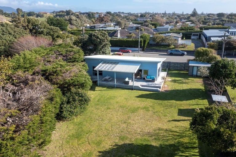 Photo of property in 35 Rauparaha Street, Waikanae Beach, Waikanae, 5036