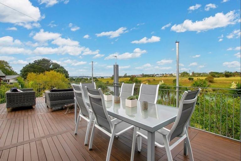 Photo of property in 8 Lister Street, Point Chevalier, Auckland, 1022