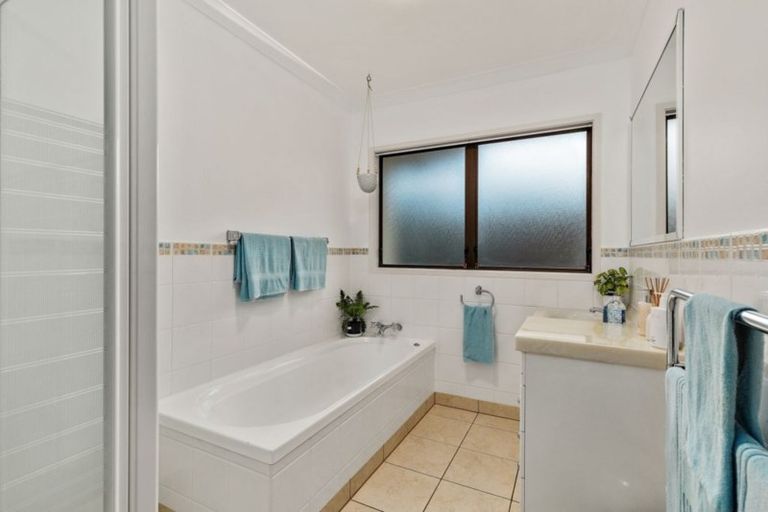 Photo of property in 22 White Heron Drive, Massey, Auckland, 0614