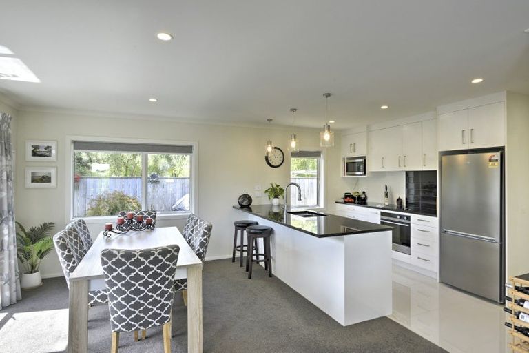 Photo of property in 62 Feist Street, Carterton, 5713