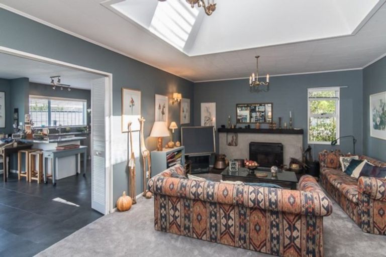 Photo of property in 52 Rewarewa Crescent, Waikanae, 5036