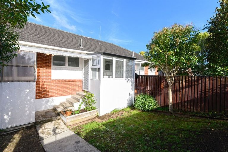 Photo of property in 1/38 Holland Road, Hillcrest, Auckland, 0627