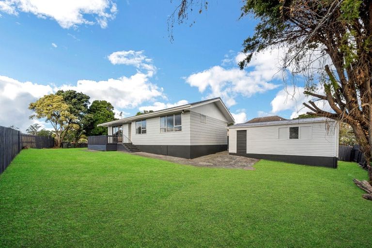Photo of property in 11 Dorendia Place, Clendon Park, Auckland, 2103