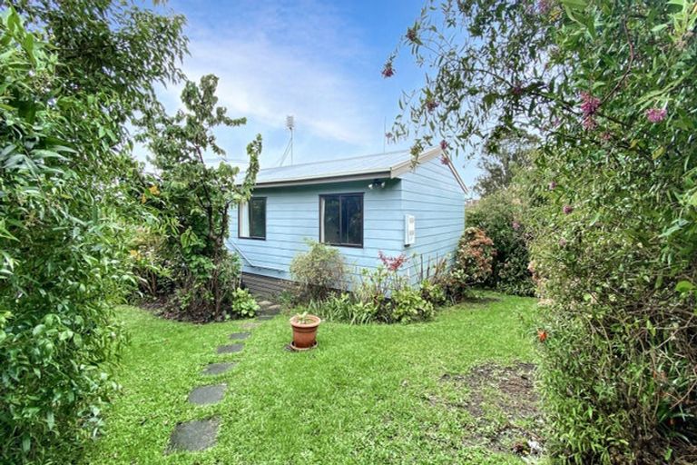Photo of property in 2/16 Seabrook Avenue, New Lynn, Auckland, 0600