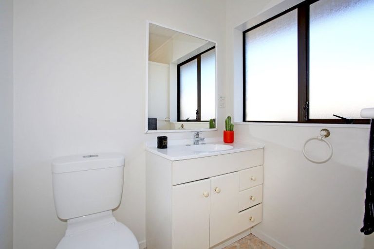 Photo of property in 52 Bob Charles Drive, Golflands, Auckland, 2013