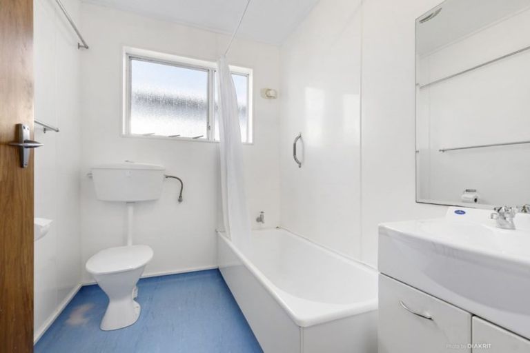 Photo of property in 4/171 Queens Drive, Lyall Bay, Wellington, 6022