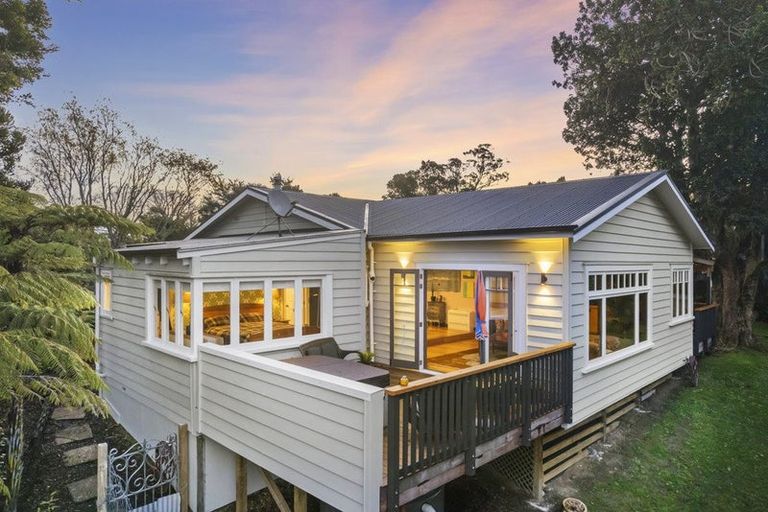Photo of property in 324 Titirangi Road, Titirangi, Auckland, 0604