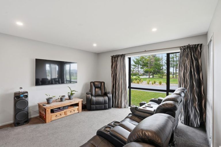 Photo of property in 16 Pallid Green, Rolleston, 7615