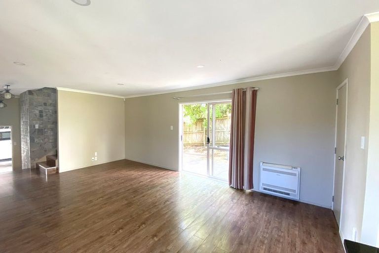 Photo of property in 12 Neaptide Close, Red Beach, 0932