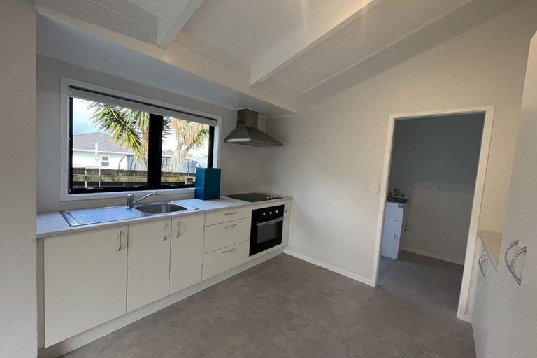Photo of property in 1/7 Vera Road, Te Atatu South, Auckland, 0610