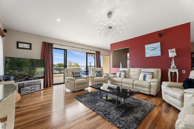 Photo of property in 33 Harbour View Road, Omokoroa, 3114