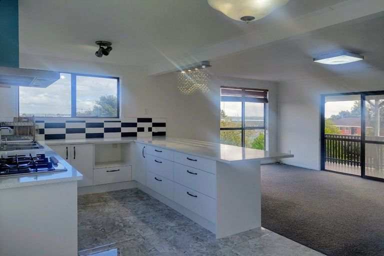 Photo of property in 36 Ellesmere Crescent, Pakuranga Heights, Auckland, 2010