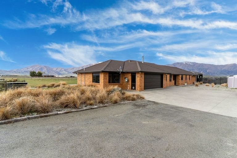 Photo of property in 10 Hardacre Place, Omarama, 9412