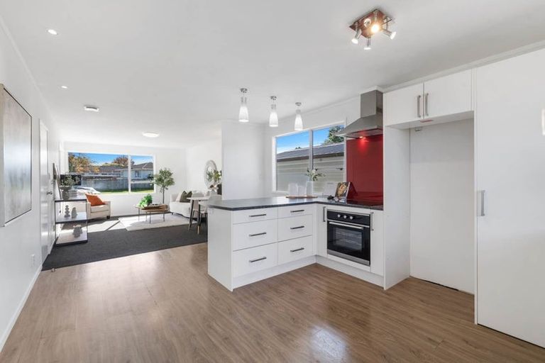 Photo of property in 15 Tyndrum Place, Highland Park, Auckland, 2010