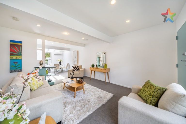 Photo of property in 40a Viewmont Drive, Harbour View, Lower Hutt, 5010