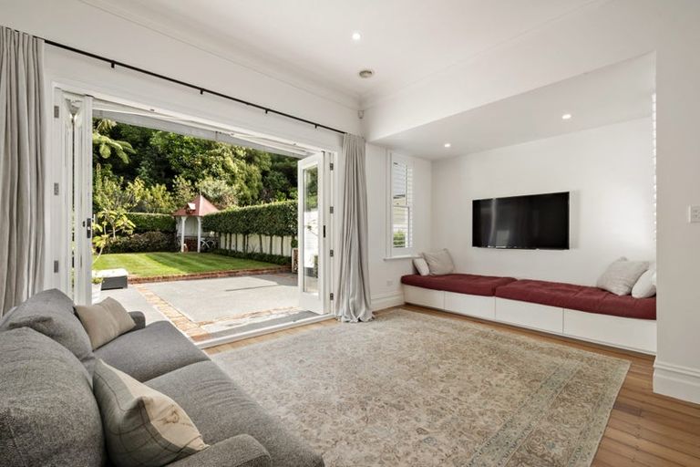 Photo of property in 30 Upton Terrace, Thorndon, Wellington, 6011