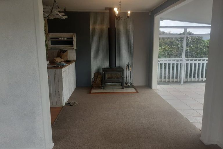 Photo of property in 32 Castle Crescent, Stokes Valley, Lower Hutt, 5019