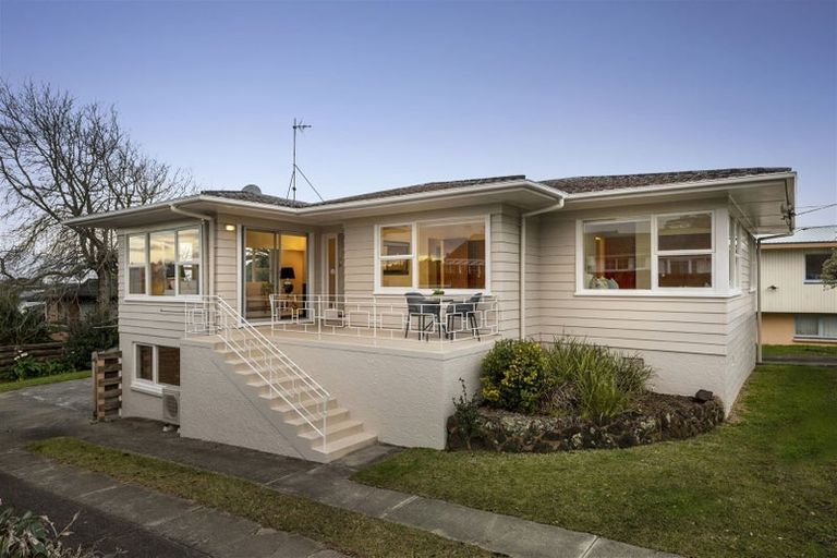 Photo of property in 225 Forrest Hill Road, Forrest Hill, Auckland, 0620