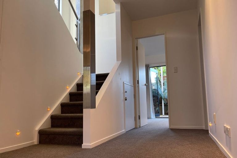 Photo of property in 1/41 High Road, Glenfield, Auckland, 0629