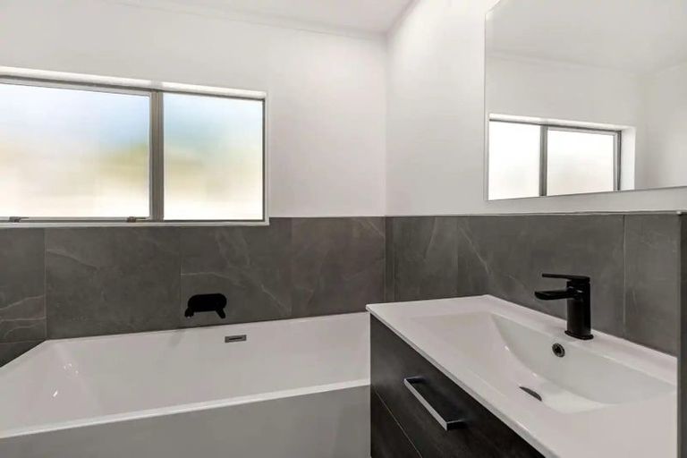 Photo of property in 354 Royal Road, Massey, Auckland, 0614