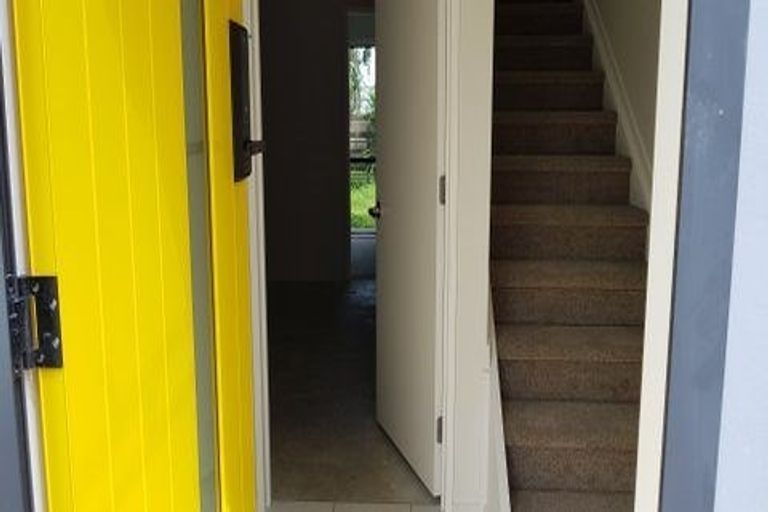 Photo of property in 10 Kevale Place, Manurewa, Auckland, 2102