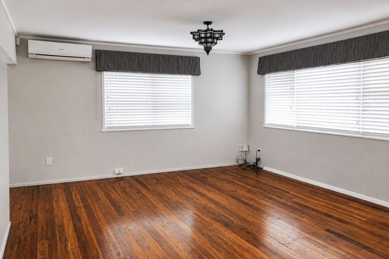 Photo of property in 30 Convair Crescent, Mangere, Auckland, 2022