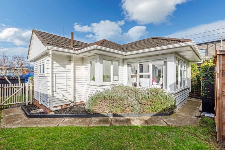 Photo of property in 1/30 Ngataringa Road, Devonport, Auckland, 0624