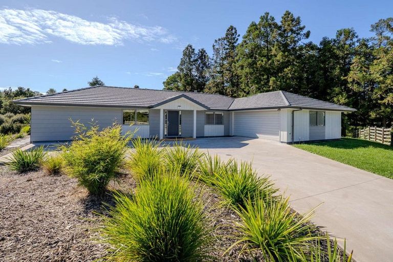 Photo of property in 11 Mandeno Drive, Kerikeri, 0230