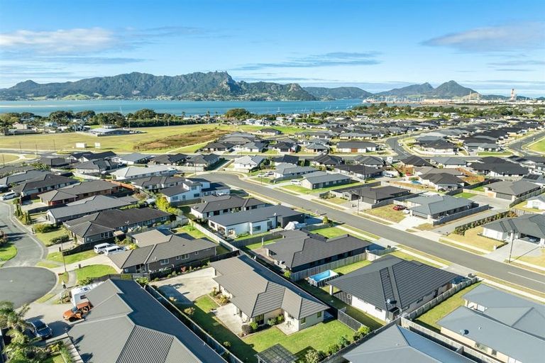 Photo of property in 42 Kowi Lakes Drive, One Tree Point, 0118