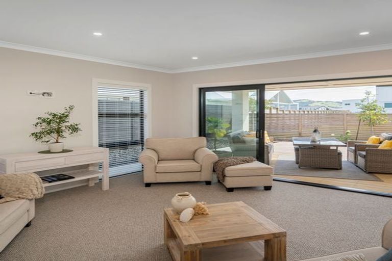 Photo of property in 16 Awatea Drive, Whitianga, 3510