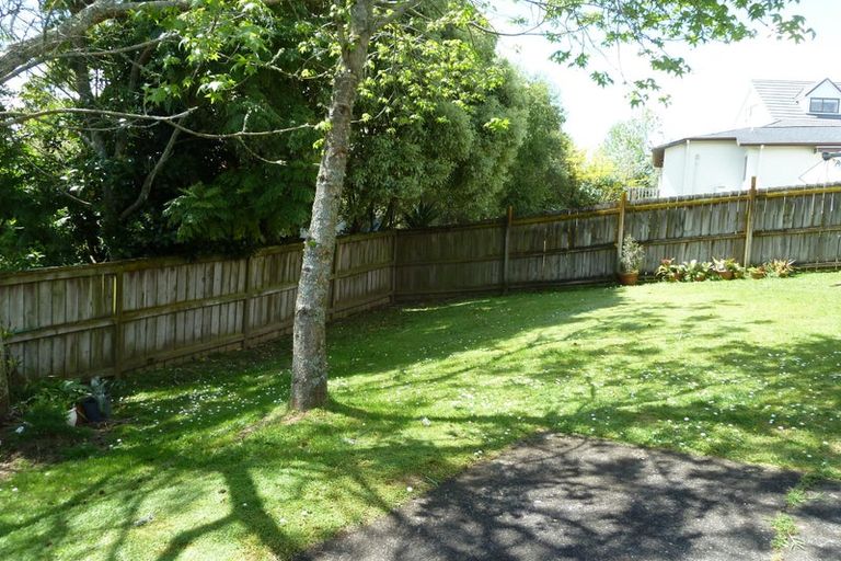 Photo of property in 31 Bronzewing Terrace, Unsworth Heights, Auckland, 0632