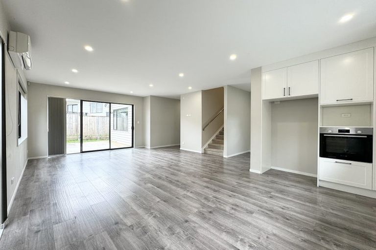 Photo of property in 6b St Catherine Crescent, West Harbour, Auckland, 0618