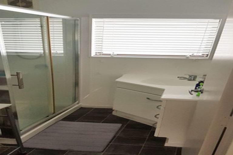 Photo of property in 1/38 Kaipatiki Road, Glenfield, Auckland, 0629