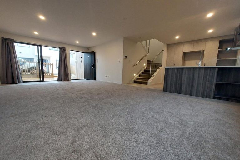 Photo of property in 2/116 Colwill Road, Massey, Auckland, 0614