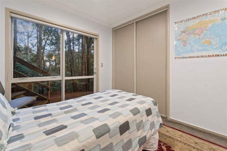Photo of property in 16 Kittiwake Drive, Schnapper Rock, Auckland, 0632