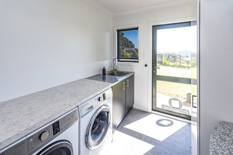 Photo of property in 1 Shakespeare Road, Bastia Hill, Whanganui, 4500
