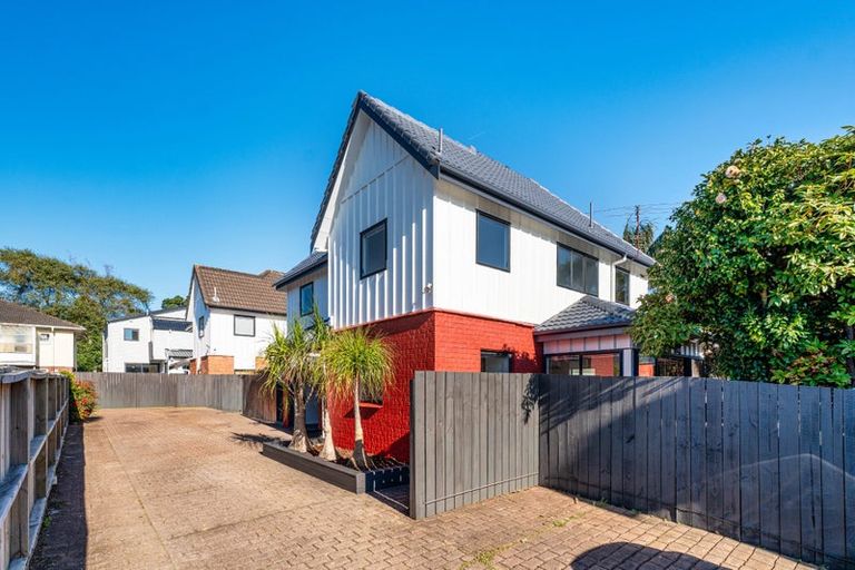 Photo of property in 2/24 Miro Street, New Lynn, Auckland, 0600