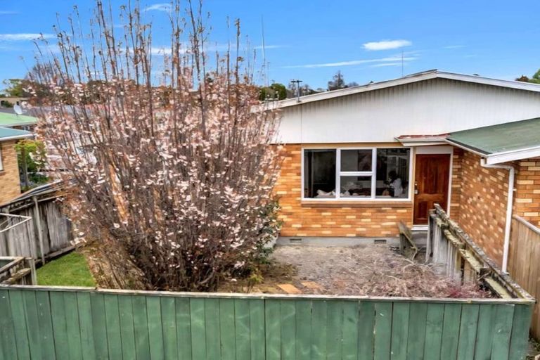 Photo of property in 2/84 Linton Street, West End, Palmerston North, 4410