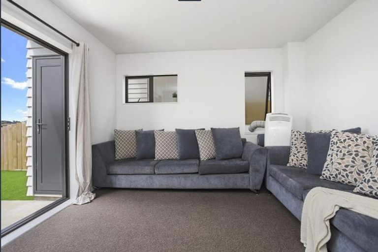 Photo of property in 38 Matawhanga Drive, Wattle Downs, Auckland, 2103