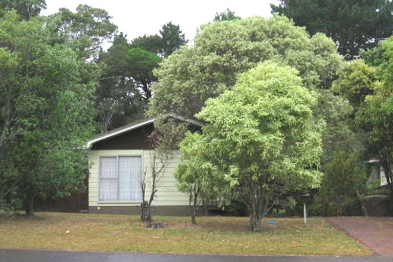 Photo of property in 33 Lavery Place, Sunnynook, Auckland, 0632