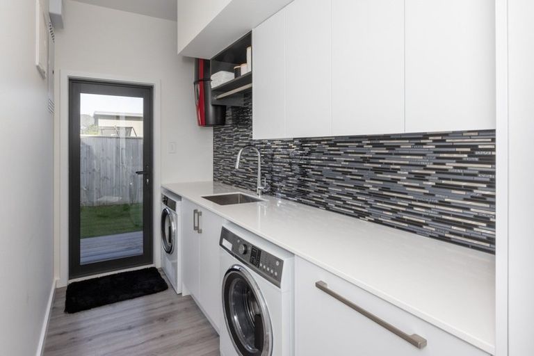 Photo of property in 33 Pohutukawa Drive, Eskdale, Napier, 4182