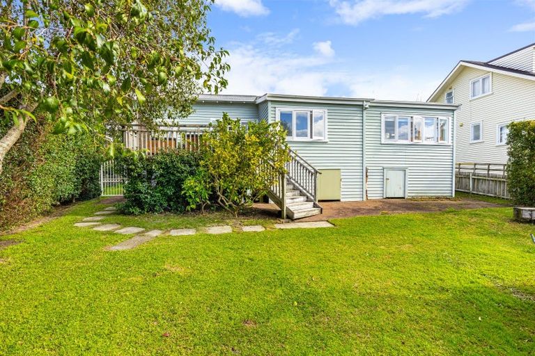 Photo of property in 41 Hanlon Crescent, Narrow Neck, Auckland, 0624
