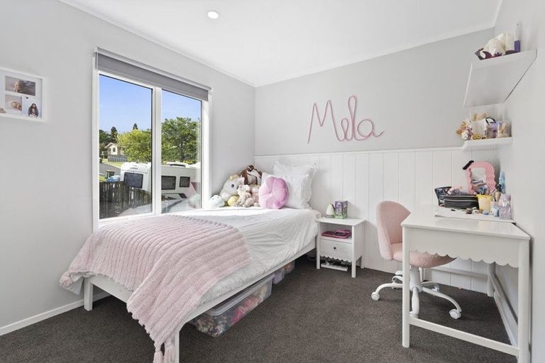 Photo of property in 21 Albert Hall Drive, Red Beach, 0932