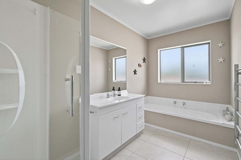 Photo of property in 11 Harlech Glen, Bethlehem, Tauranga, 3110