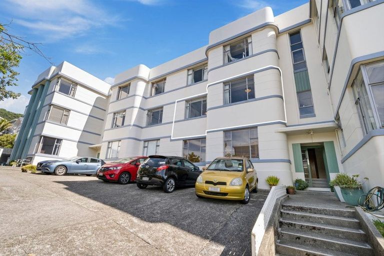 Photo of property in Owd Trafford Flats, 17 Brougham Street, Mount Victoria, Wellington, 6011