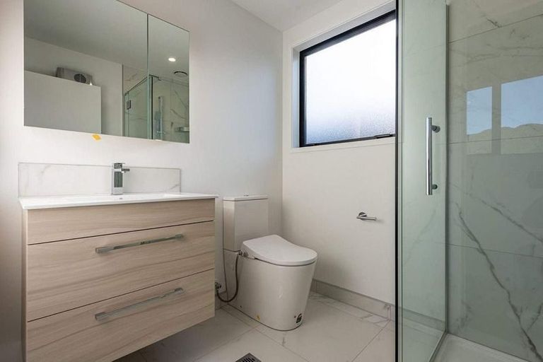 Photo of property in 7/182 Cambridge Terrace, Fairfield, Lower Hutt, 5011