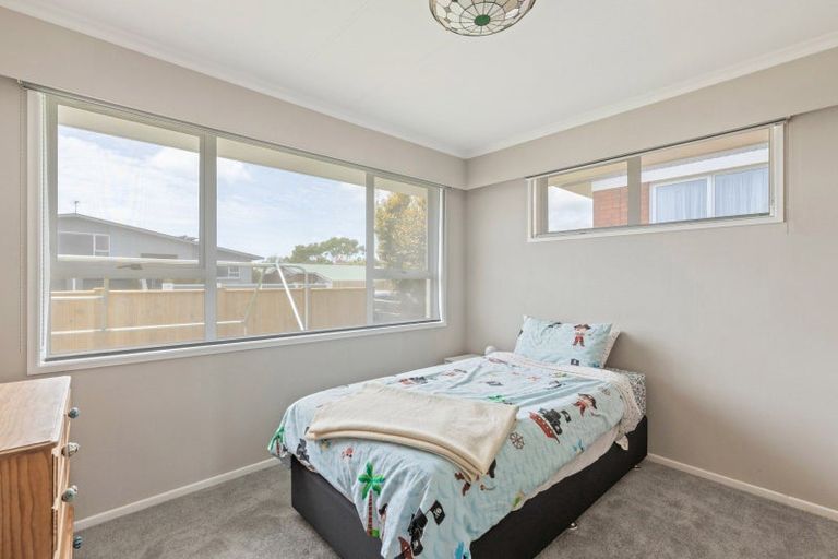 Photo of property in 17 Longview Drive, Merrilands, New Plymouth, 4312
