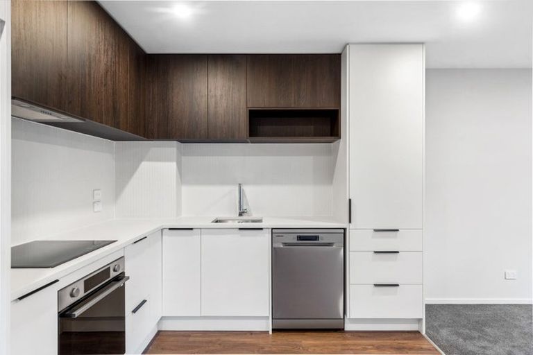 Photo of property in 4/79 Edmonton Road, Henderson, Auckland, 0612