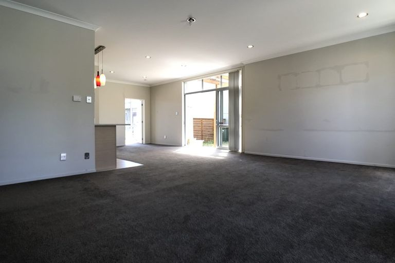 Photo of property in 111 Fernhill Way, Oteha, Auckland, 0632